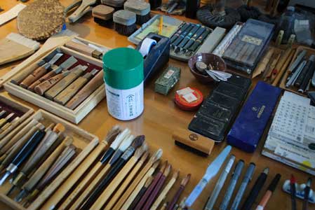 Photo of my working table with mokuhanga tools